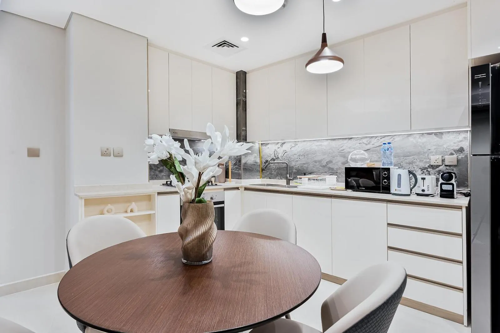 Brand New 1Br Apt With Access To Sauna, Gym And Pool Dubai Apartment
