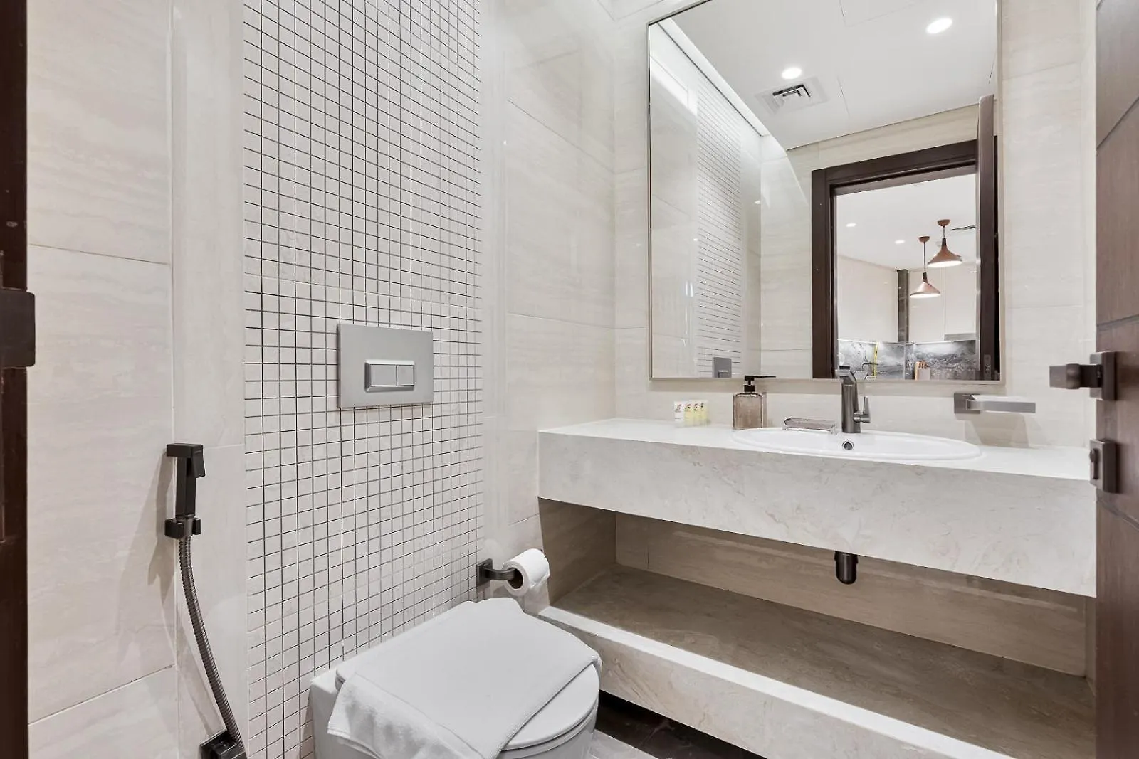 Brand New 1Br Apt With Access To Sauna, Gym And Pool Dubai Apartment