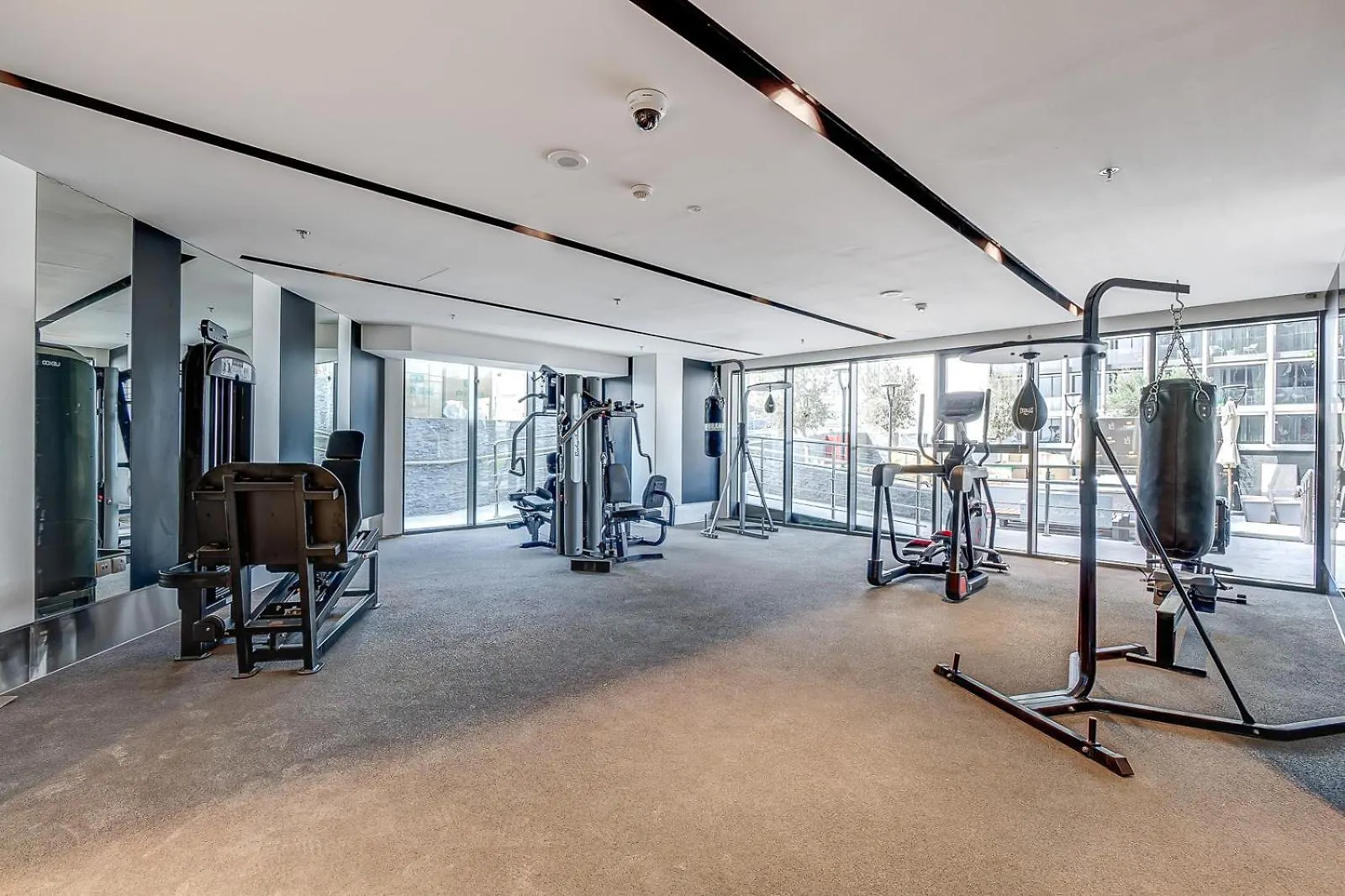 Brand New 1Br Apt With Access To Sauna, Gym And Pool Dubai Apartment